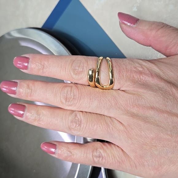 Simple Gold Tone Fashion Ring Size 6 - Picture 6 of 10